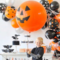 paidiko-halloween-party-skhniko-me-mpalonia