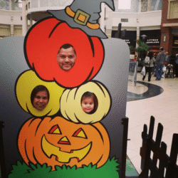 halloween-cutout-photobooth-family