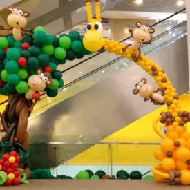 Αψίδα με Ζώα Δάσους σε Εμπορικό Κέντρο