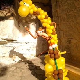 Καμηλοπάρδαλη από Μπαλόνια σε Εξωτερικό Χώρο